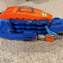 Hot Wheels Car Carrier Dinosaur