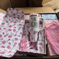 White Pink Floral Life Shack Fancy 40oz Gift Box Set 