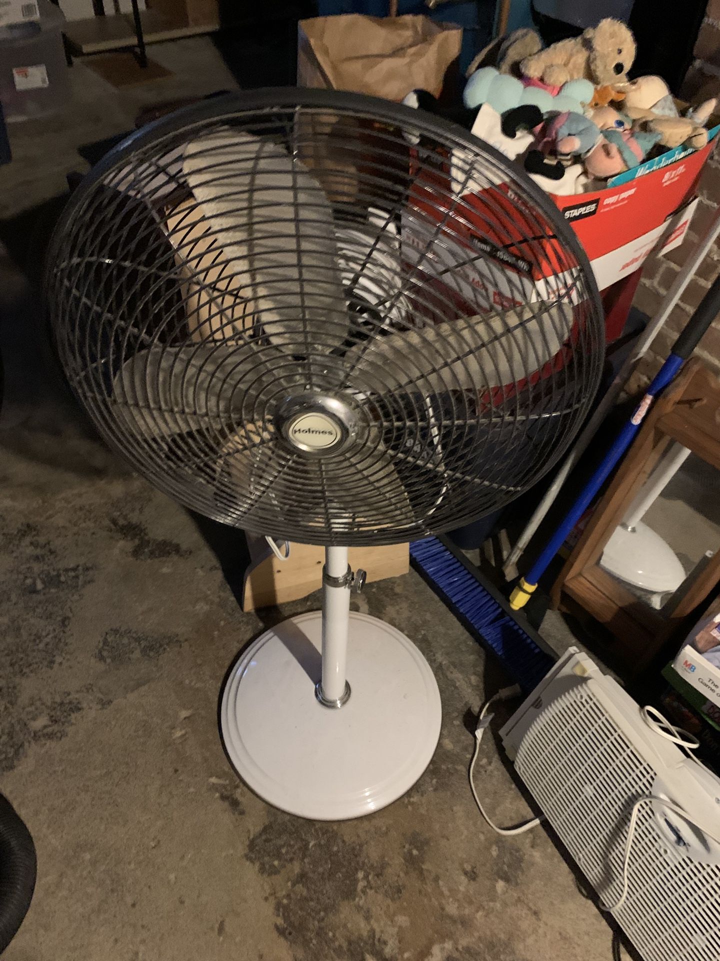 Standing Oscillating fan