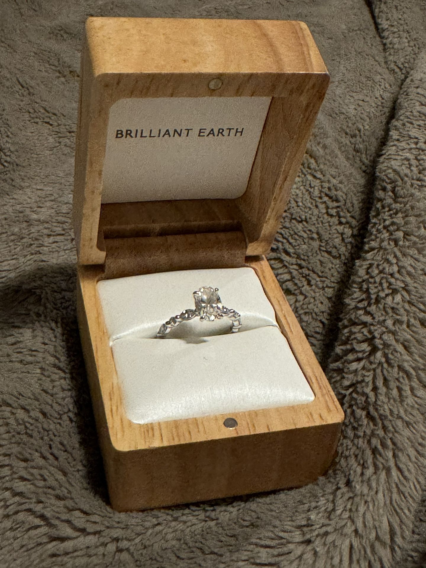 18k White Gold Engagement Ring