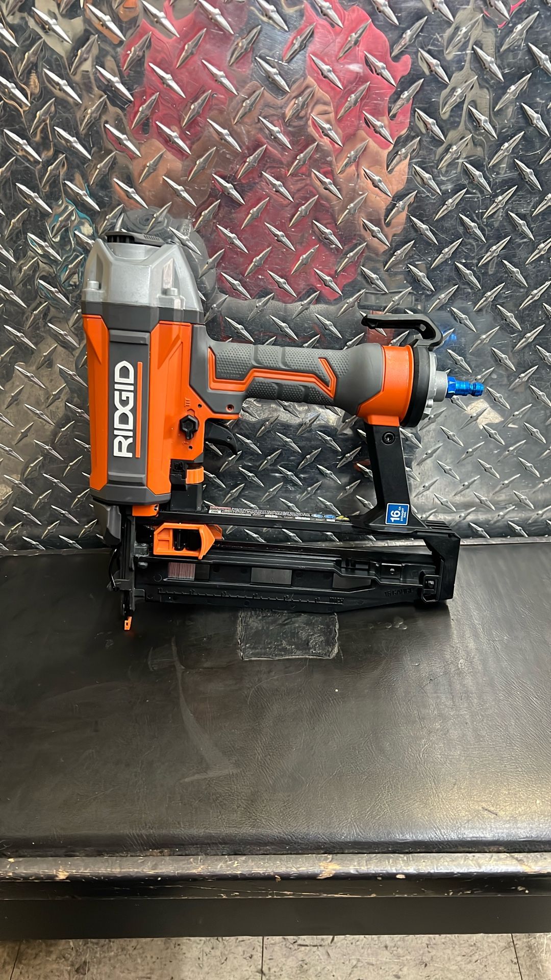 Ridgid R250SFF3 16g Pneumatic Straight Finish Nailer