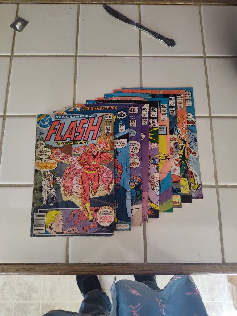 Lot Of 9 1978 And 1979 Flash Comics