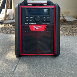 Milwaukee Bluetooth radio