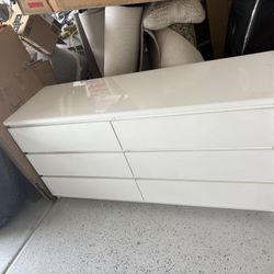 Dresser 6 Drawers With Glass top