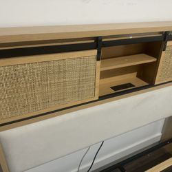 Like new Queen Size Wood Bed Frame 