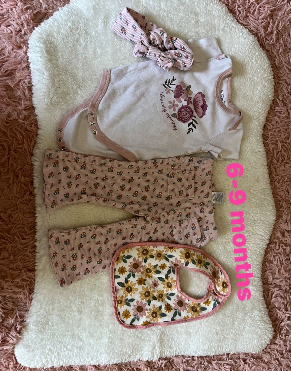 Baby Girl Clothing 24 + Items 20$