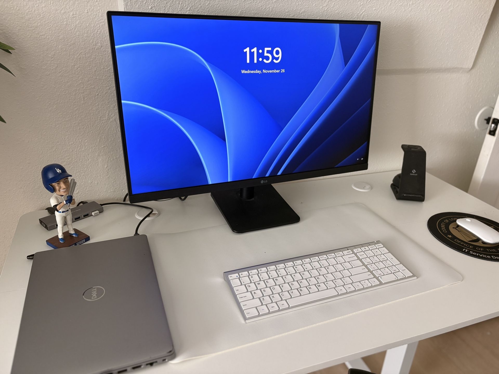 LG IPS Borderless 27 “ Monitor (Like new)