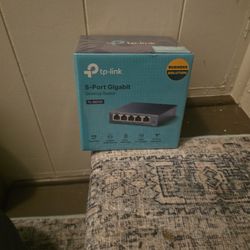 TP-Link TL-SG105, 5 Port Gigabit Unmanaged Ethernet Switch, Network Hub, Ethernet Splitter, Plug & Play, Fanless Metal Design, Shielded Ports, Traffic