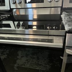 LG - 30-in Wide 6.3 Cu. Ft. Freestanding Electric True Convection Smart Range with 5 Elements, Air Fry and UltraHeat Element - Stainless Steel