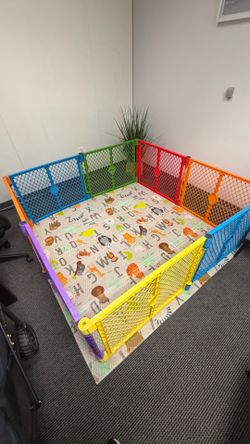 Safety gate with pad