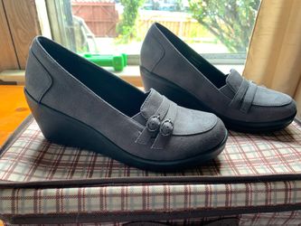 Skechers/heels