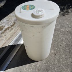 Rid O’ Rust / GrassSoGreen Formula Feeder Tank – Irrigation System – As Is