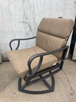 1 Aluminum Swivel Deck Chair. NEW Thick Cushion 🚚 extra Una giratoria, silla para patio Nuevo cojín