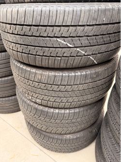 255/55r18 Bridgestone tires en Excelentes Conditiones de Vida las 4