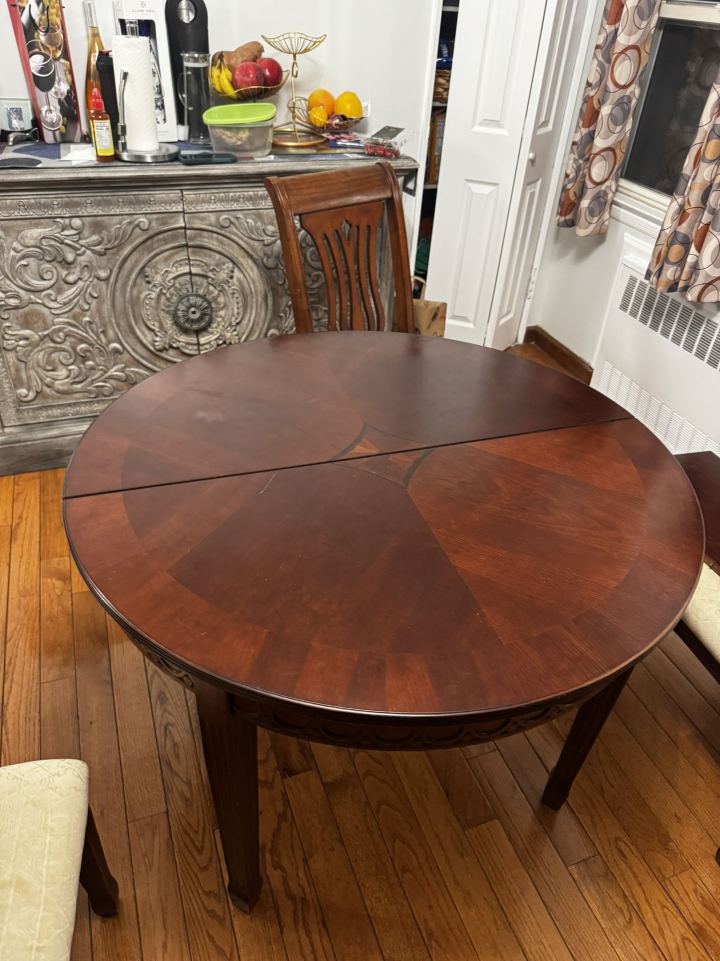 Dinning Table With Chairs
