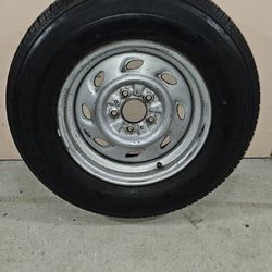 VENEZIA P215 75R15 TIRE AND RIM