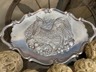 Decorative tray with balls
