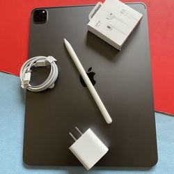 Apple IPad Pro 12.9” 6th Generation (M2 chip / Liquid XDR display/ 2022 ) 256GB with keyboard, pen & Accessories (1TB $1099) 