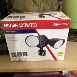 Utilitech Motion-Activated Security Light – New in Box