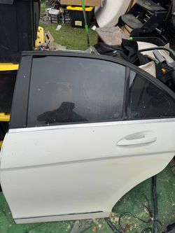 2010 C300 DOOR  ASSEMBLY