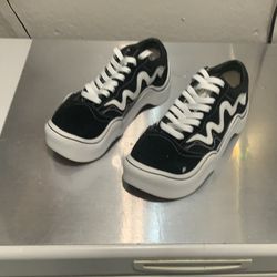 Black and white Replica VAN  style sneakers  with wavy soles , NEW