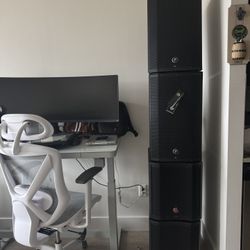 2 Makie Tops (1300 W Each) And 2 behringer (1200 W Each) Subwoofers (All are Powered Speakers)