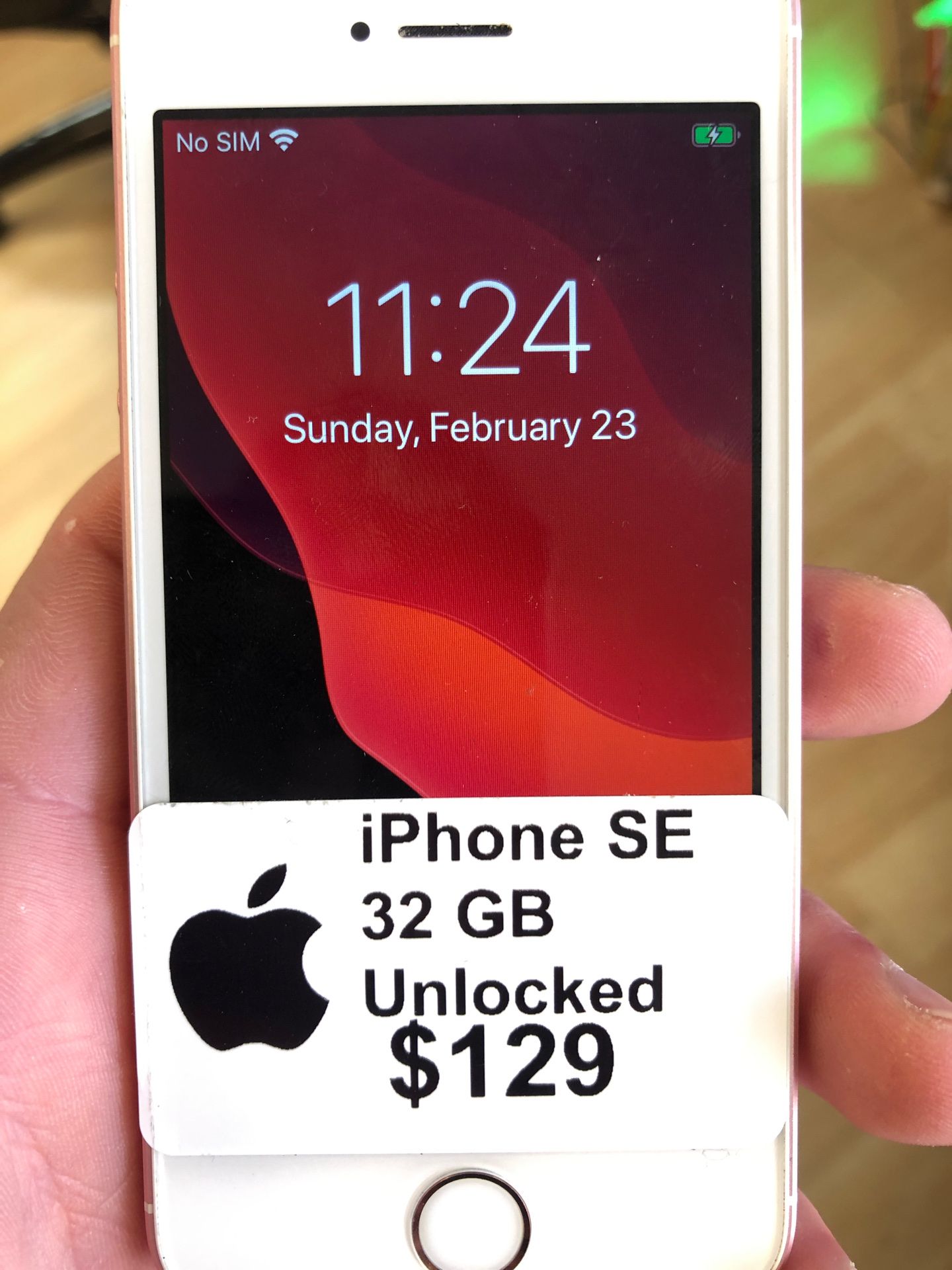 iPhone SE- Unlocked- $129$