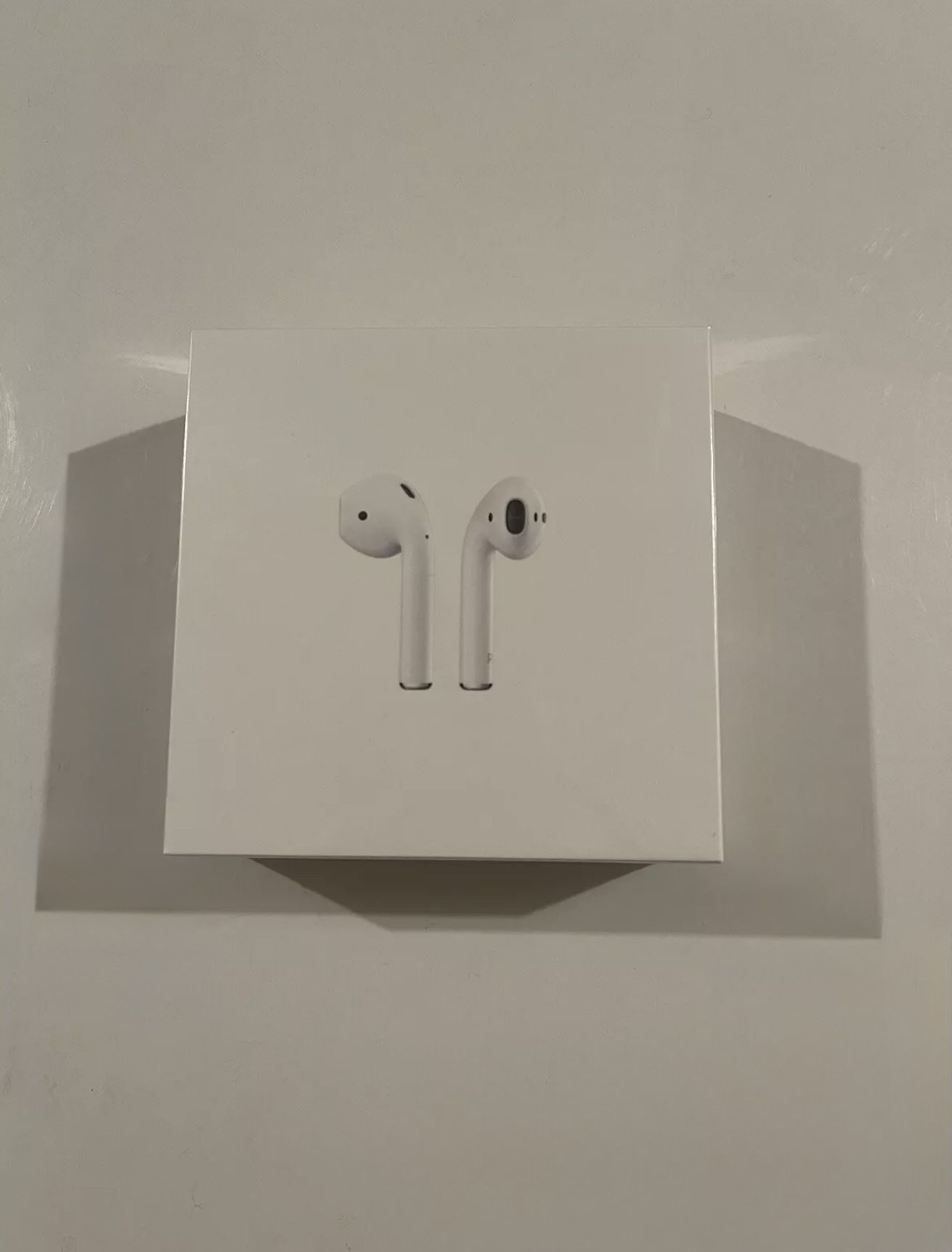 Apple airpods 2nd generation with charging case