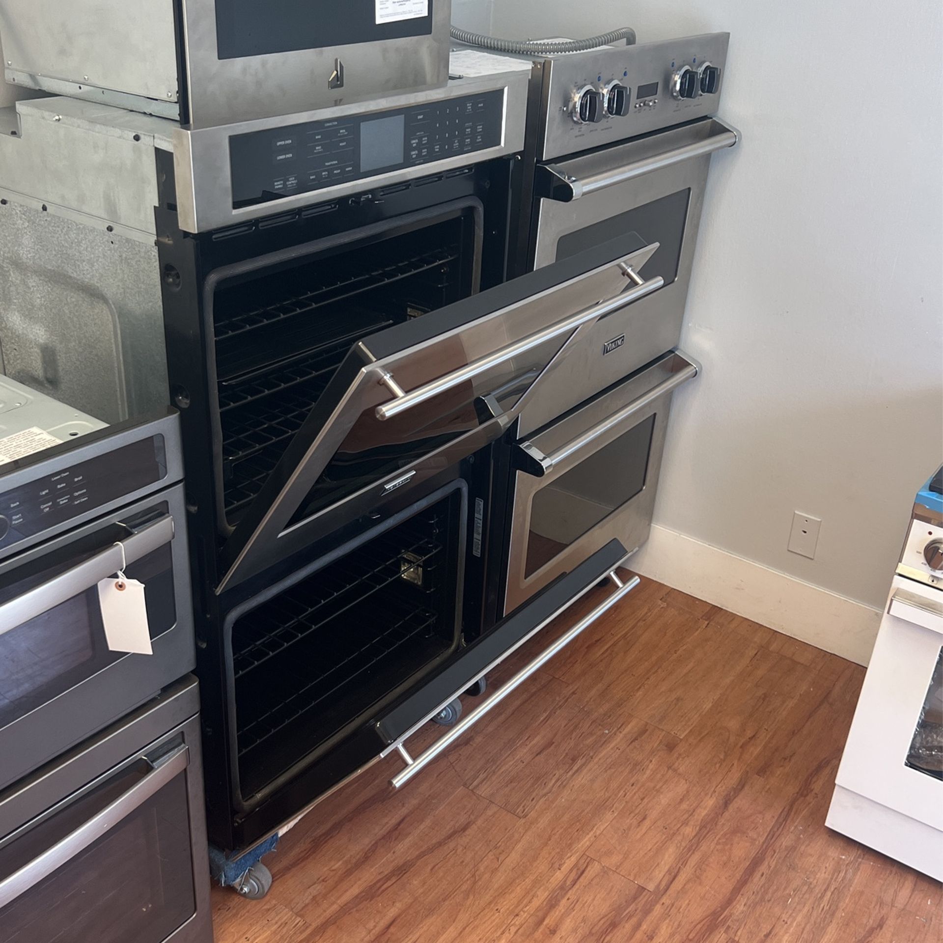 GE MONOGRAM DOUBLE OVEN 30”