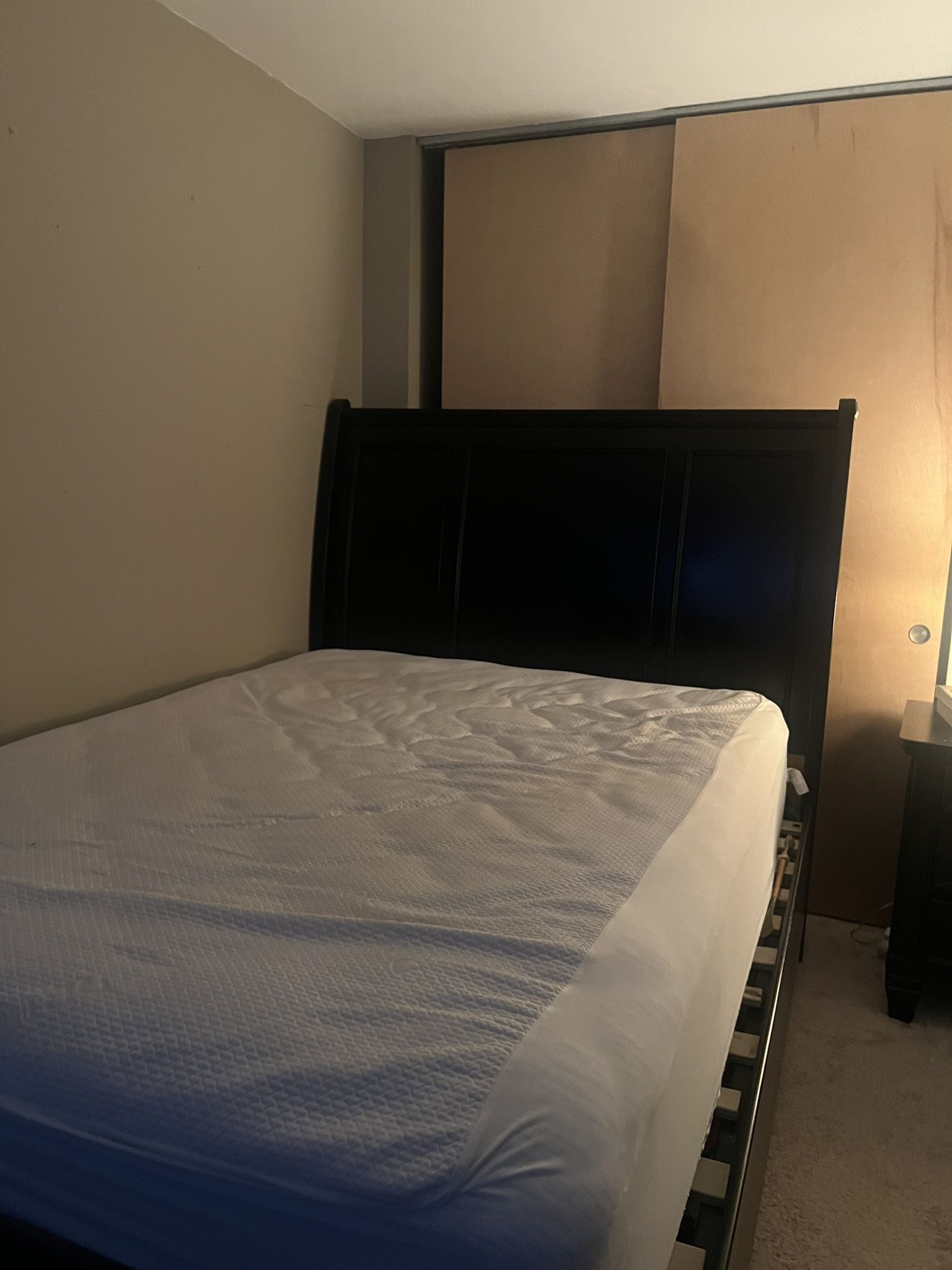 Ashley furniture bed set with mattress