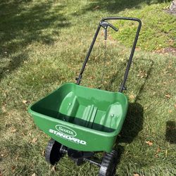 Scott’s XL Lawn Spreader in good shape!  