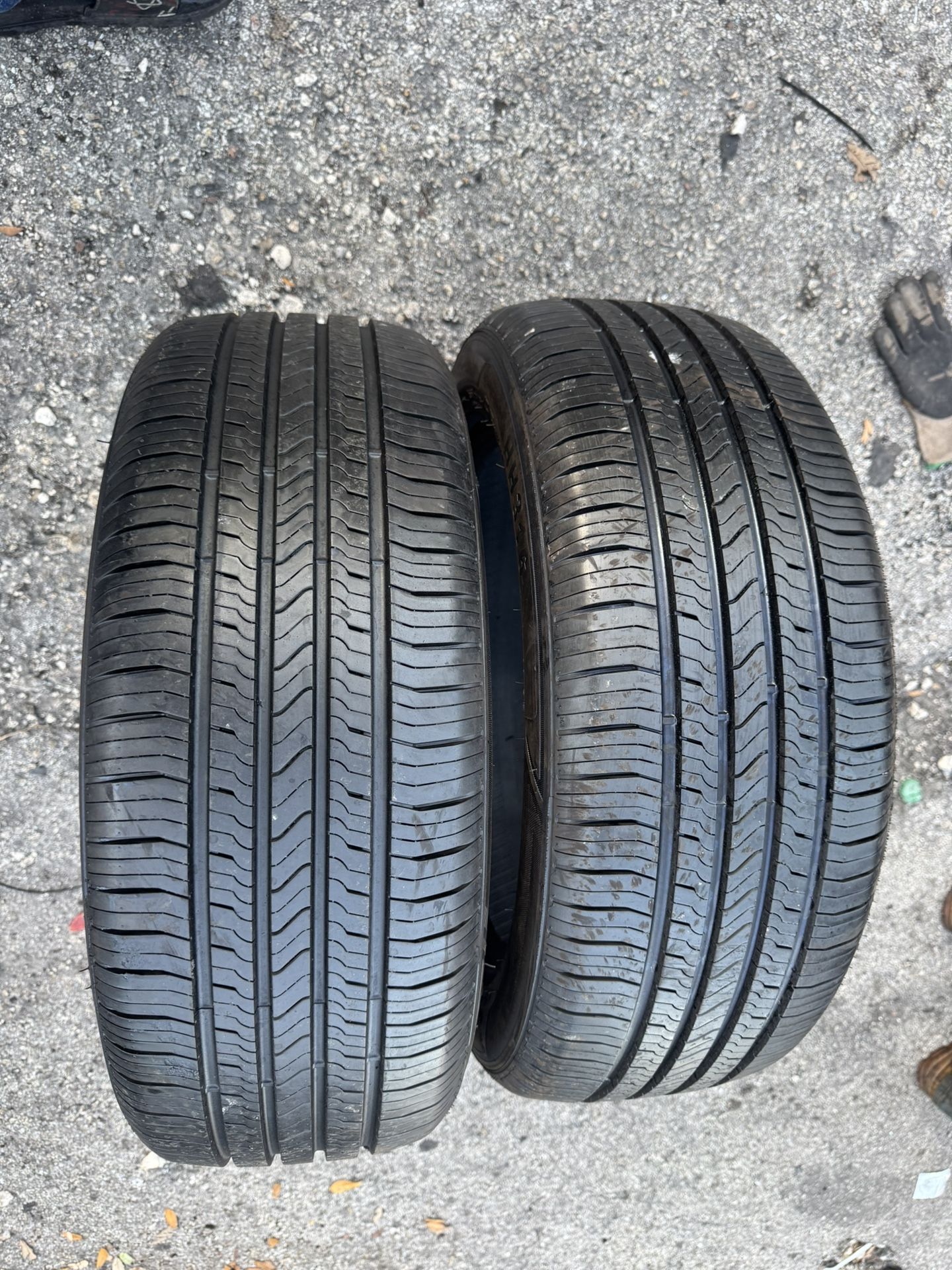 Set Of 2 Nice Tires 215/55/17 ( We Install & Balance)