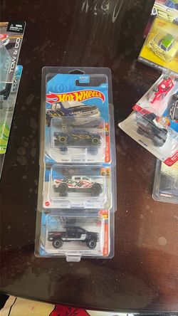 Hot Wheels Chevy Silverado Trail Boss LT 3-Pack