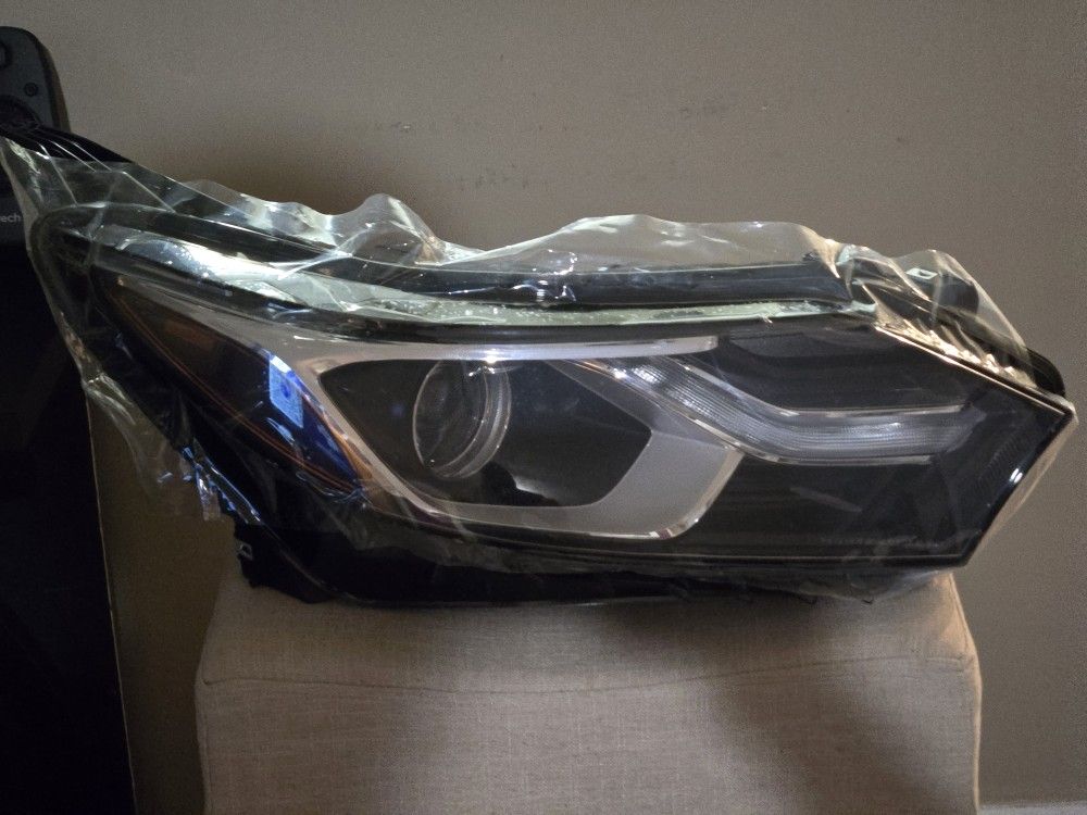 2018 - 2022  CHEVY  EQUINOX  HEADLIGHT ASSEMBLY 