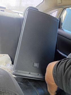 JBL eon612 speaker
