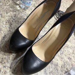 AUTHENTIC Lou Boutons Black pumps 
