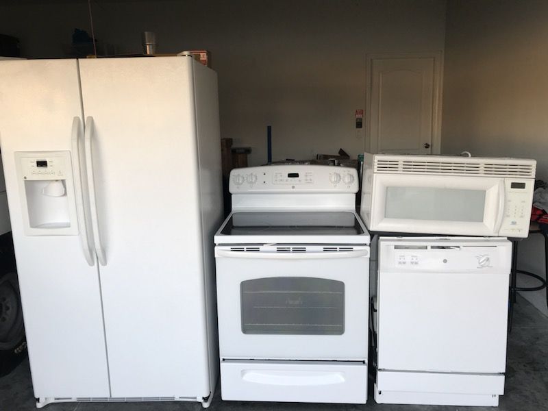Appliances sets General Electric like new!!