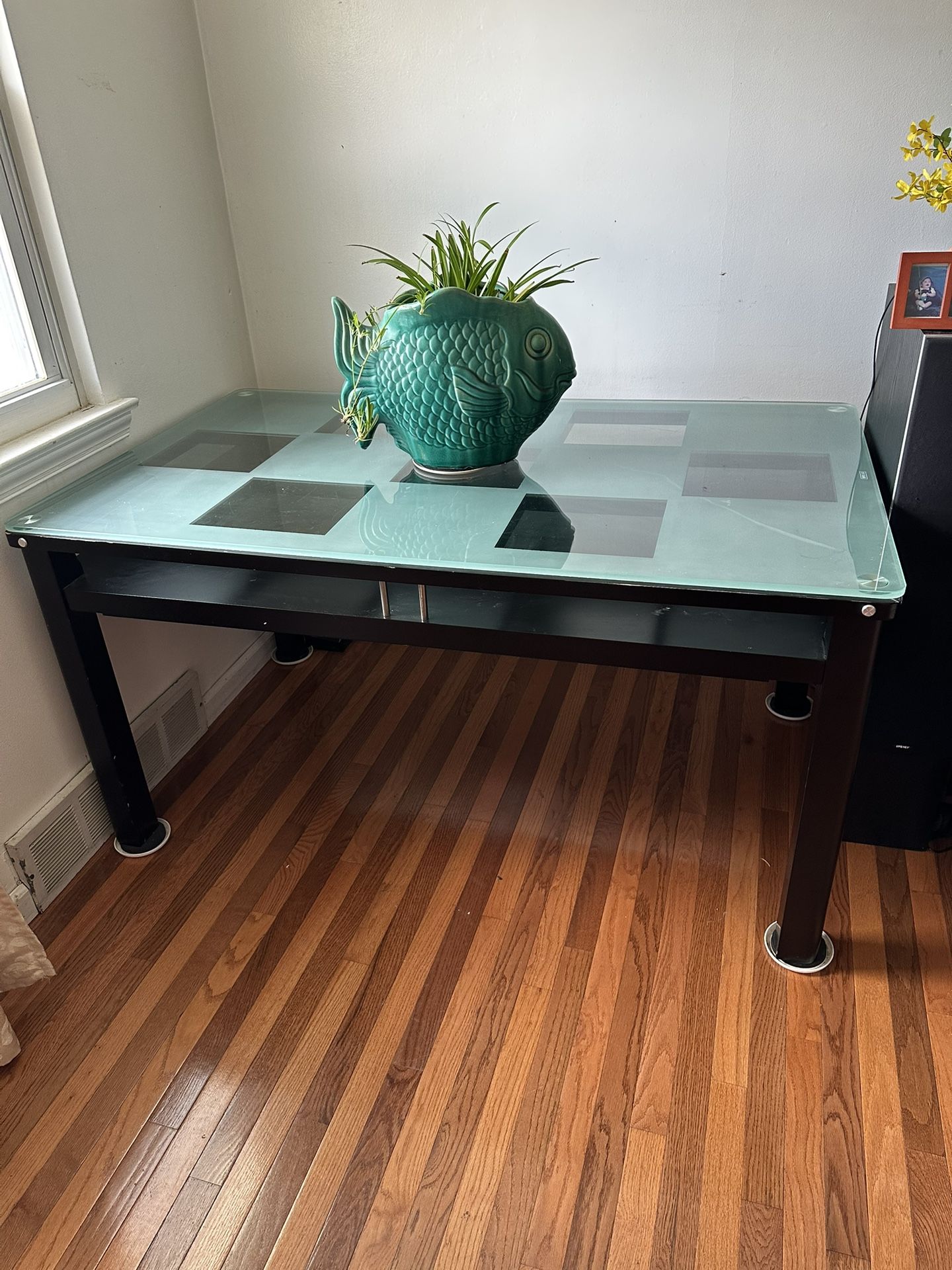 Dining temper glass table (please read description)
