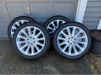 22” Ford F150 Limited wheels on 275/45/22 Michelin Premier LTX