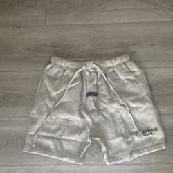 Essential Shorts Size Large