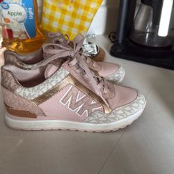 Michael Kors Shoes Size 8 