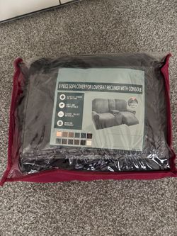 Brand New Black Velvet Loveseat Recliner Sofa Cover w/ Console
Description:
🖤 BRAND NEW — NEVER USED!
Protect and refresh your loveseat recliner with