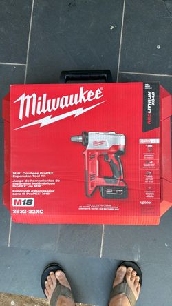 Milwaukee M18 Cordless Propex Expansion Tool Kit 2632-22XC