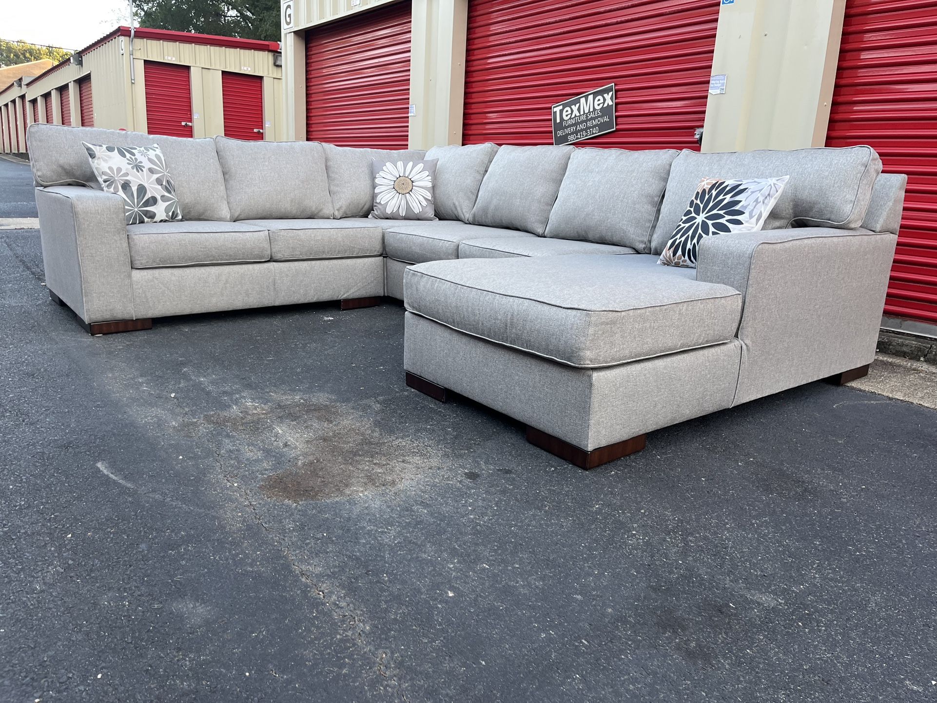 Gray 4Pcs Ashley Furniture Sectional W Throw Pillows