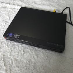 LG DP132 DVD Player Dolby Digital DivX USB Port CD Playback Black Composite RCA