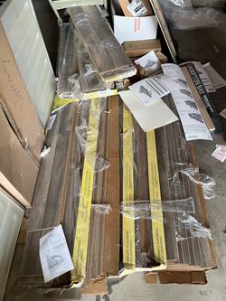 Laminate Flooring Planks – Multiple Boxes