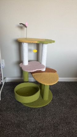 Cat tree. Cat scratching post.