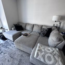 Perfect condition Gray couch. Need Picked Up By 7/17