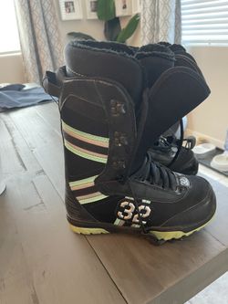Thirty Two Womens Snowboard Boots Size 6