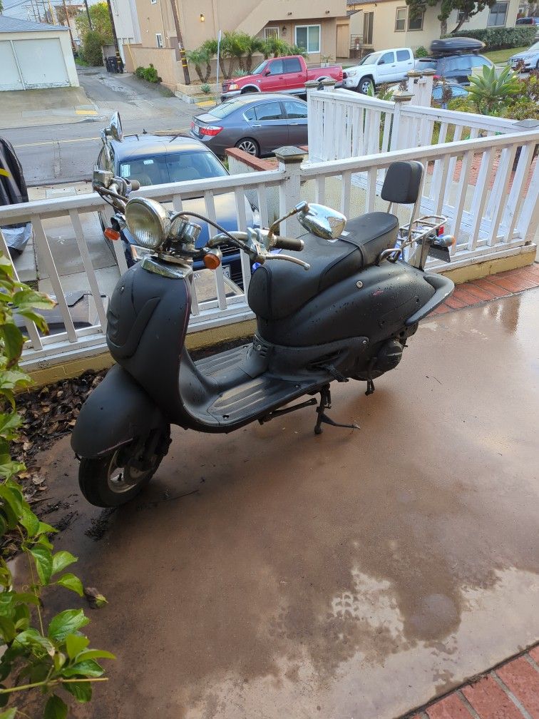 ZNEN Moped Scooter (149cc)